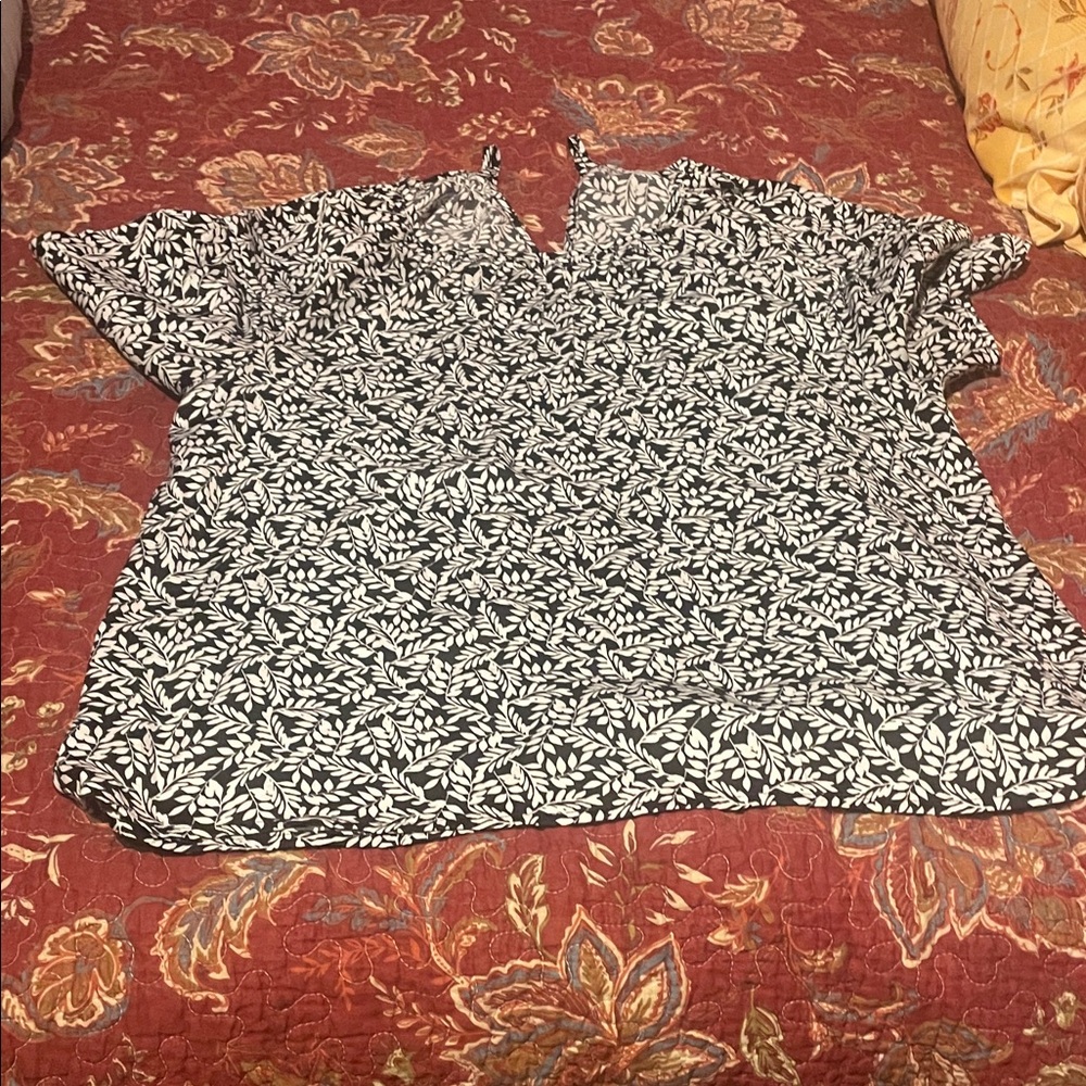 Women's Black and White Leaf Print Top